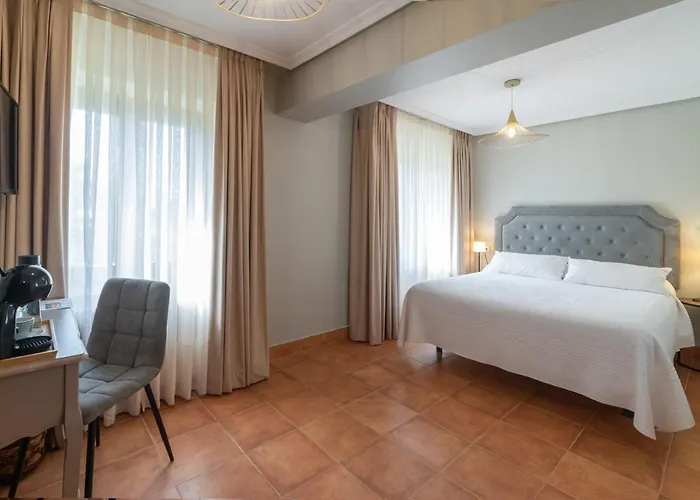 Logis Hotel Restaurante La Casa de Juansabeli